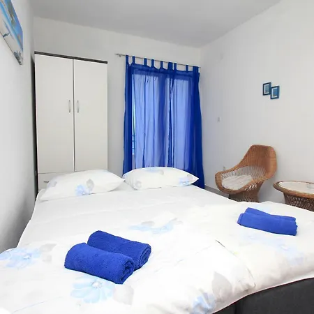 招待所 Robinson Edita 3*