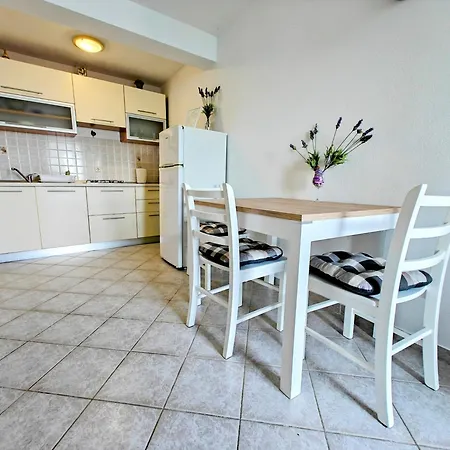 Robinson Edita 招待所 Bogomolje