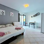 Konukevi Robinson Edita 3*