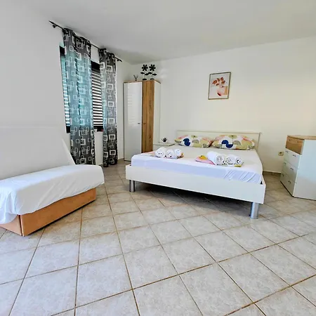 Robinson Edita Bogomolje